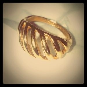 Size 8, 10 Kt gold ring